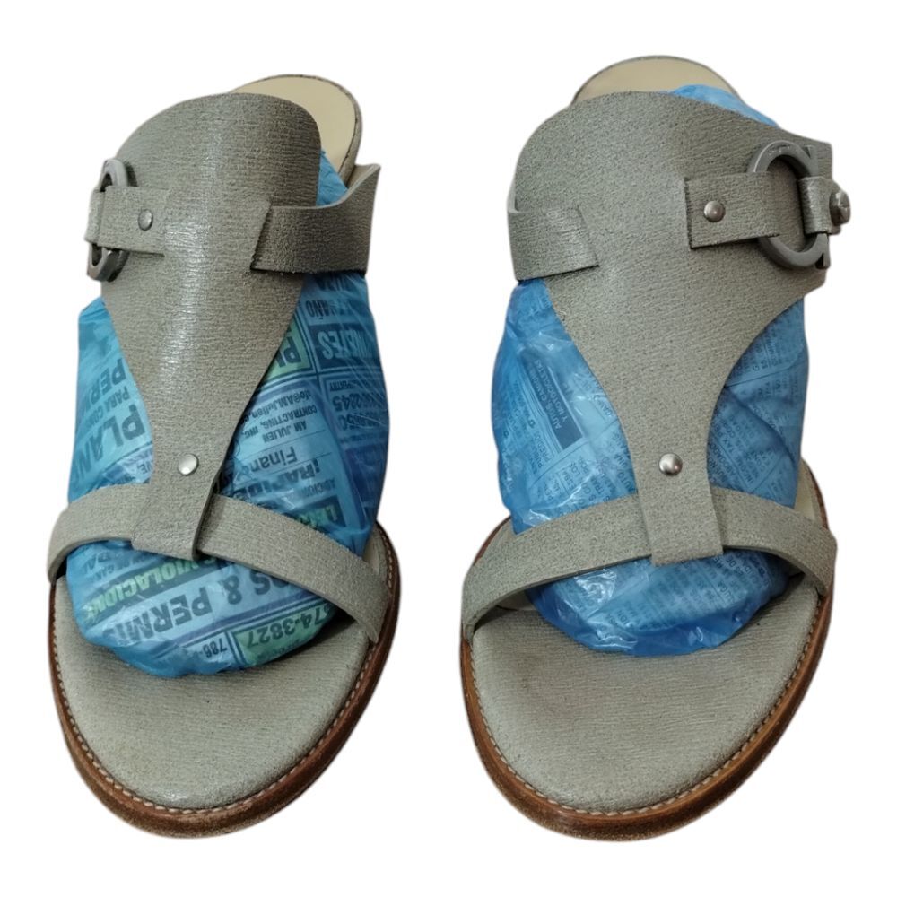 Salvatore Ferragamo Women's Leather T-Strap Sandals Size 7 Olive Green - Picture 3 of 7